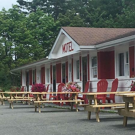 Webbers Lake Charlotte Motel Queen And Double Bed Exterior photo