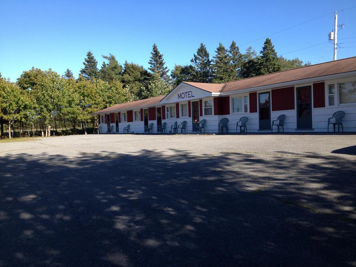 Webbers Lake Charlotte Motel Queen And Double Bed Exterior photo