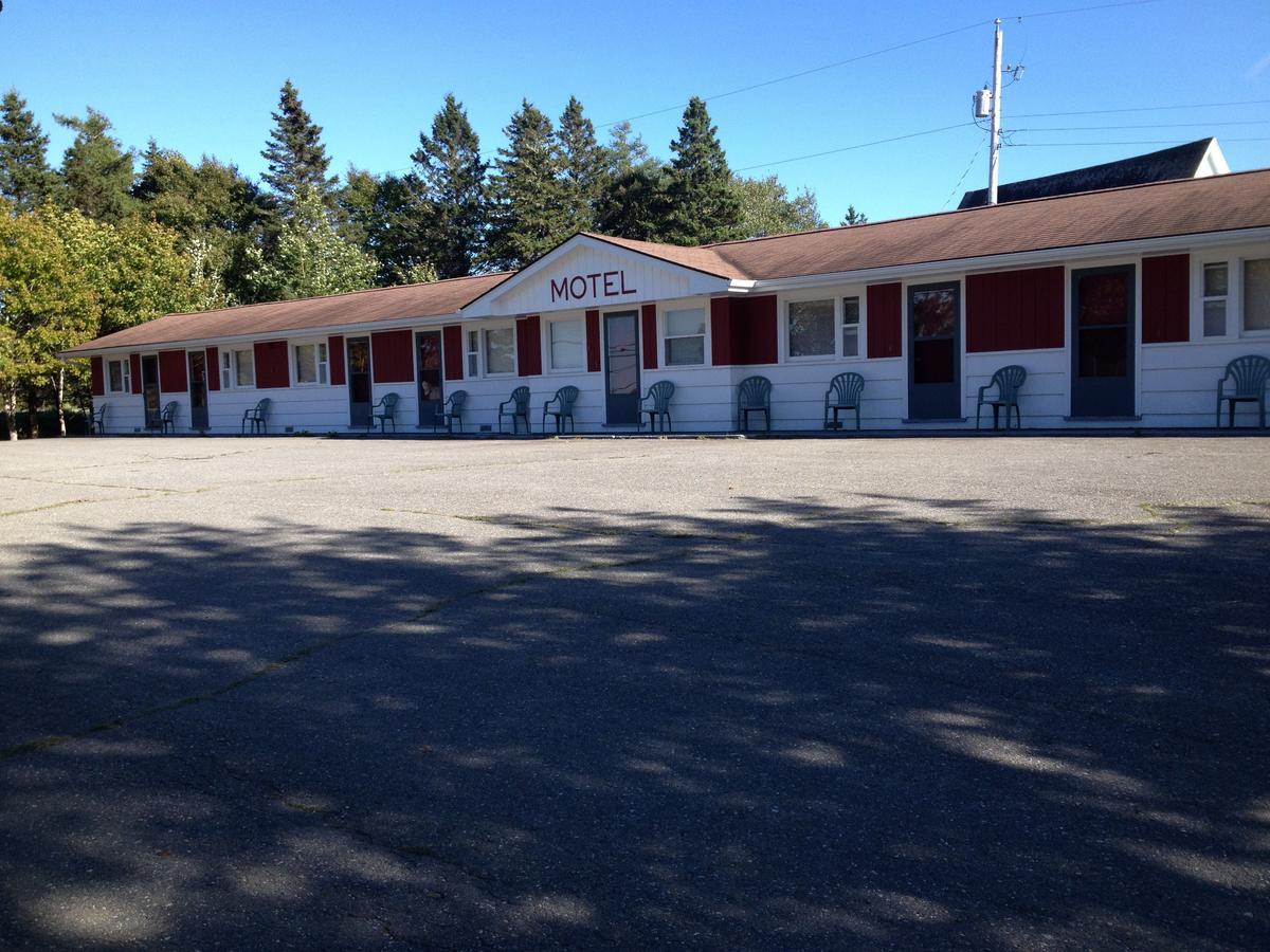 Webbers Lake Charlotte Motel Queen And Double Bed Exterior photo
