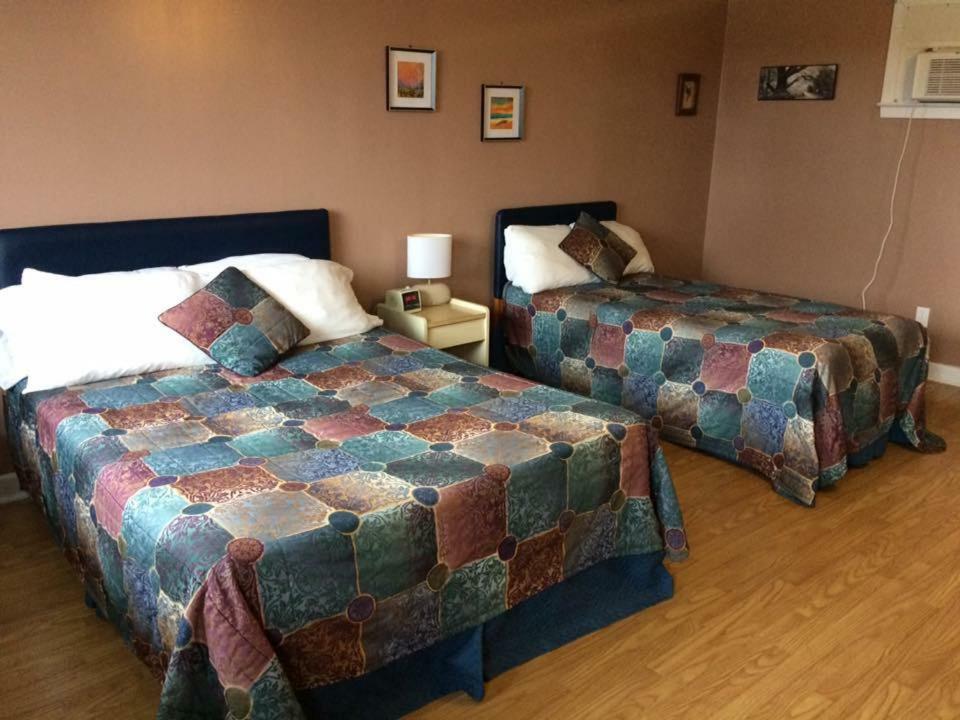Webbers Lake Charlotte Motel Queen And Double Bed Exterior photo