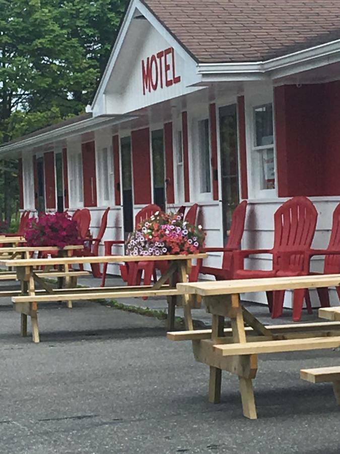 Webbers Lake Charlotte Motel Queen And Double Bed Exterior photo